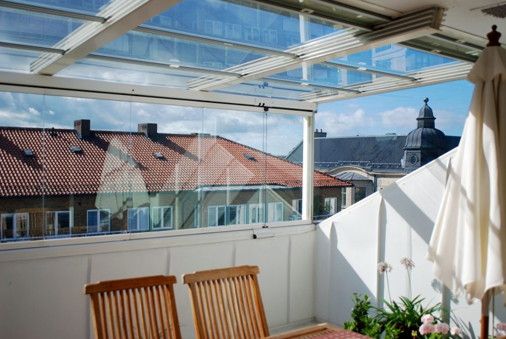Inglasning med manuell öppning i Helsingborg